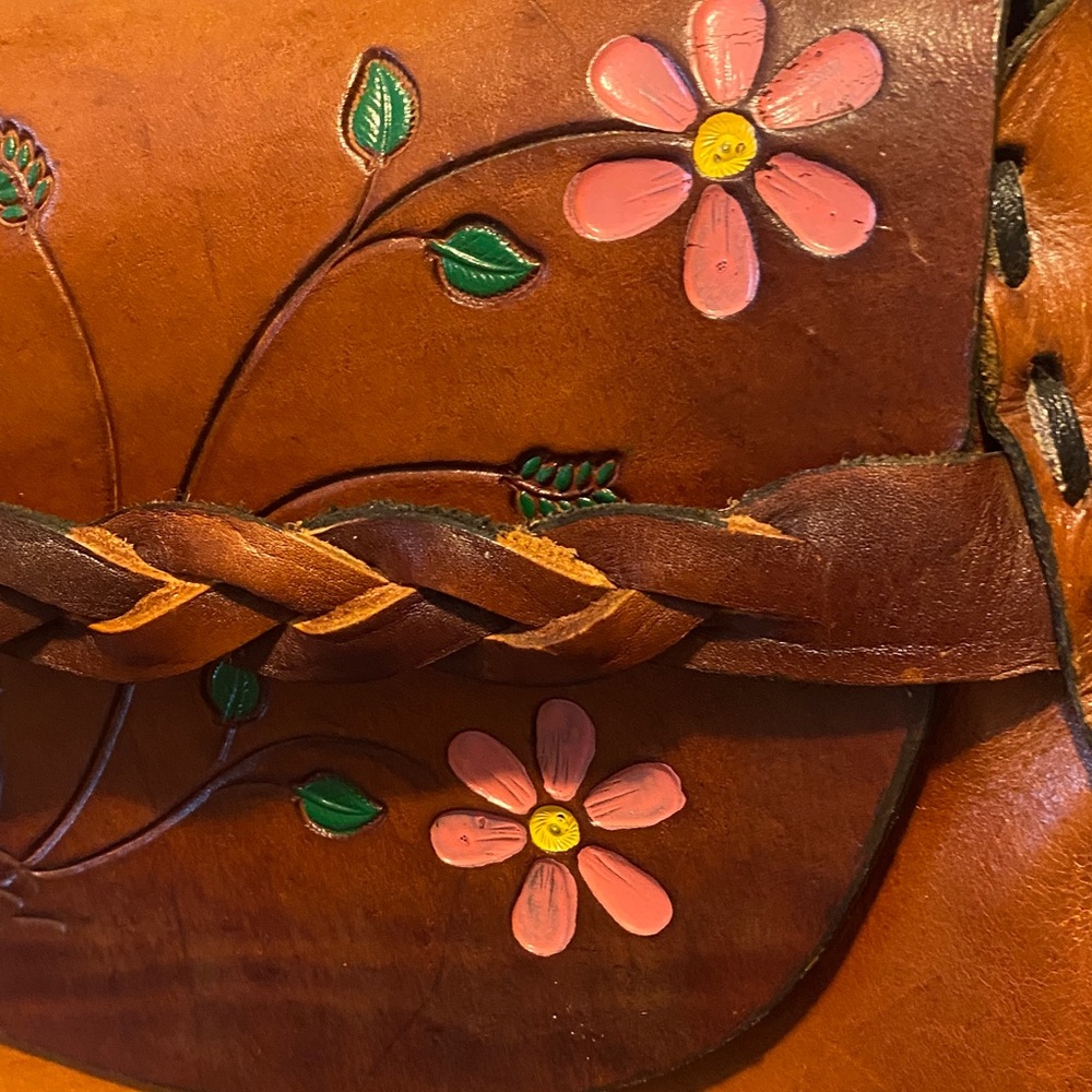 Vintage boho hippie 1970’s Artisan Brown Leather Shoulder Bag with Floral Design - Picture 7 of 13